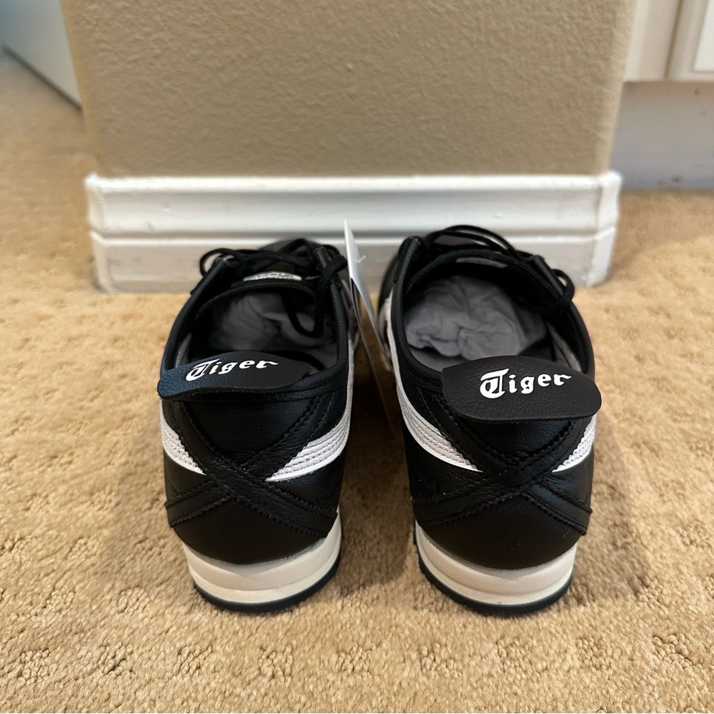 NWT Onitsuka Tiger Mexico 66 SD sneakers in black and white color way - Picture 4 of 8